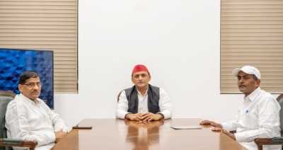 बसपा से निष्कासित पूर्व मंत्री लालजी वर्मा और रामअचल राजभर ने की अखिलेश से मुलाकात